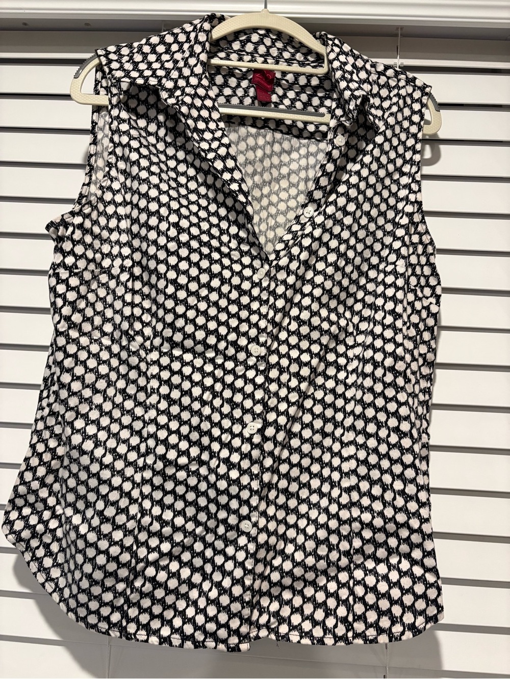 212 Collection Black and White Sleeveless Printed Button-Down Top